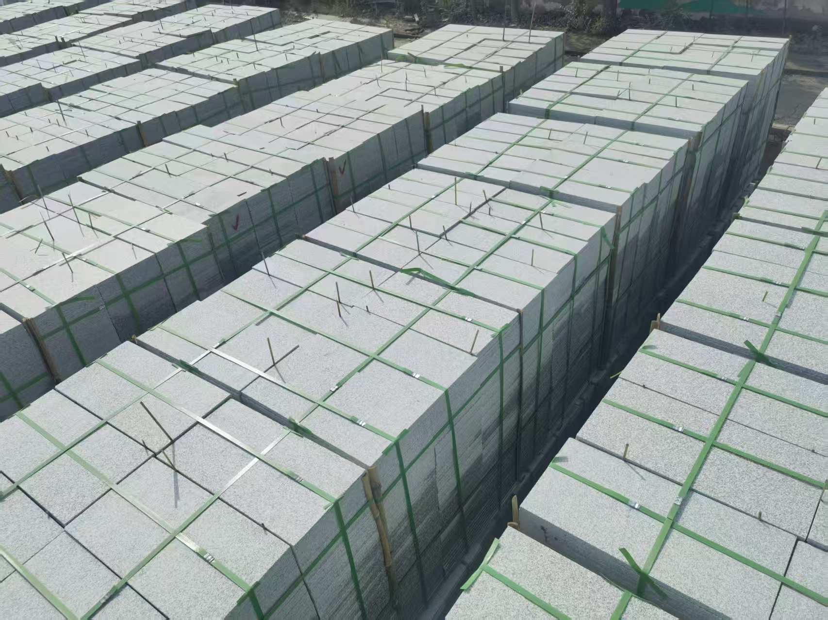 眉山 芝麻白1.8公分火烧300*600地铺，清仓大甩卖