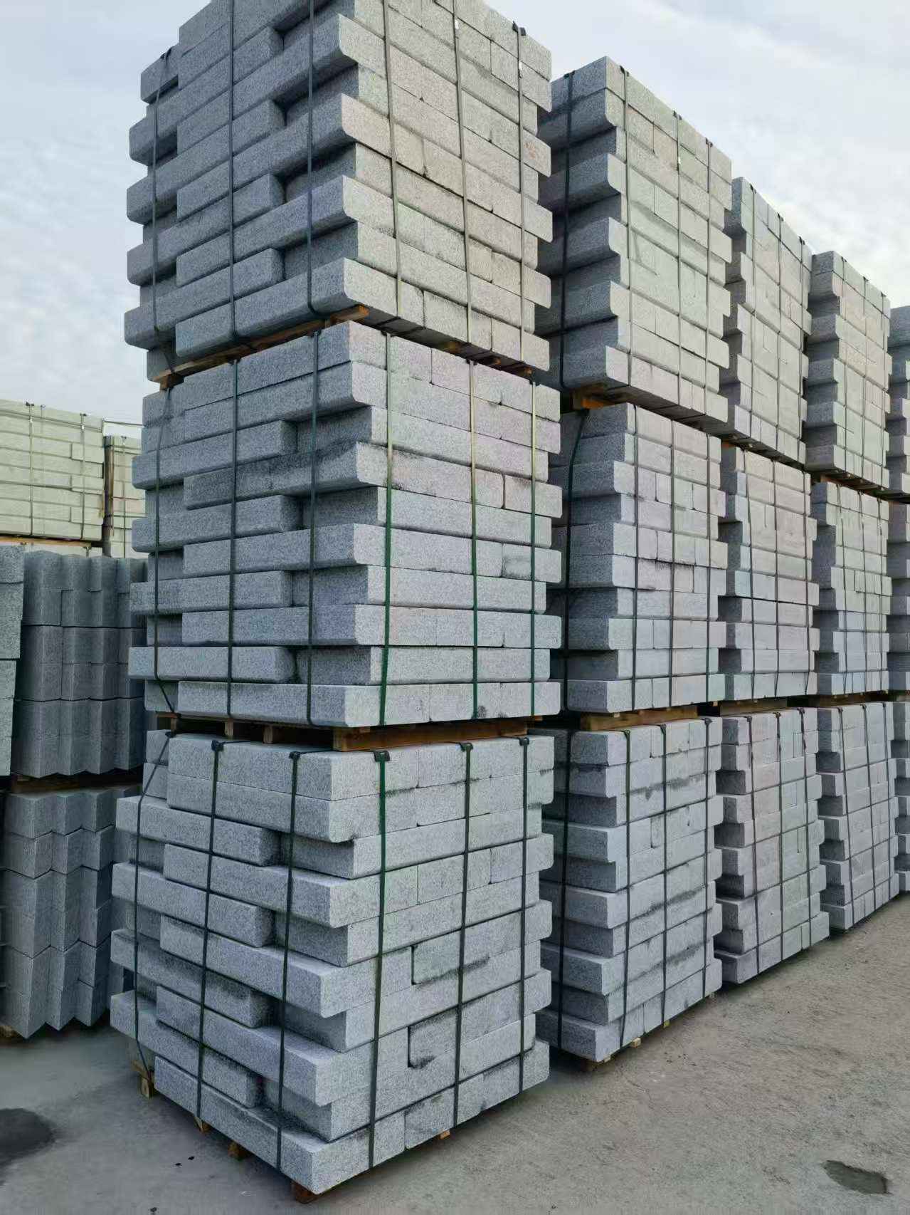 眉山 路沿石（路侧石），颜色一致，尺寸标准