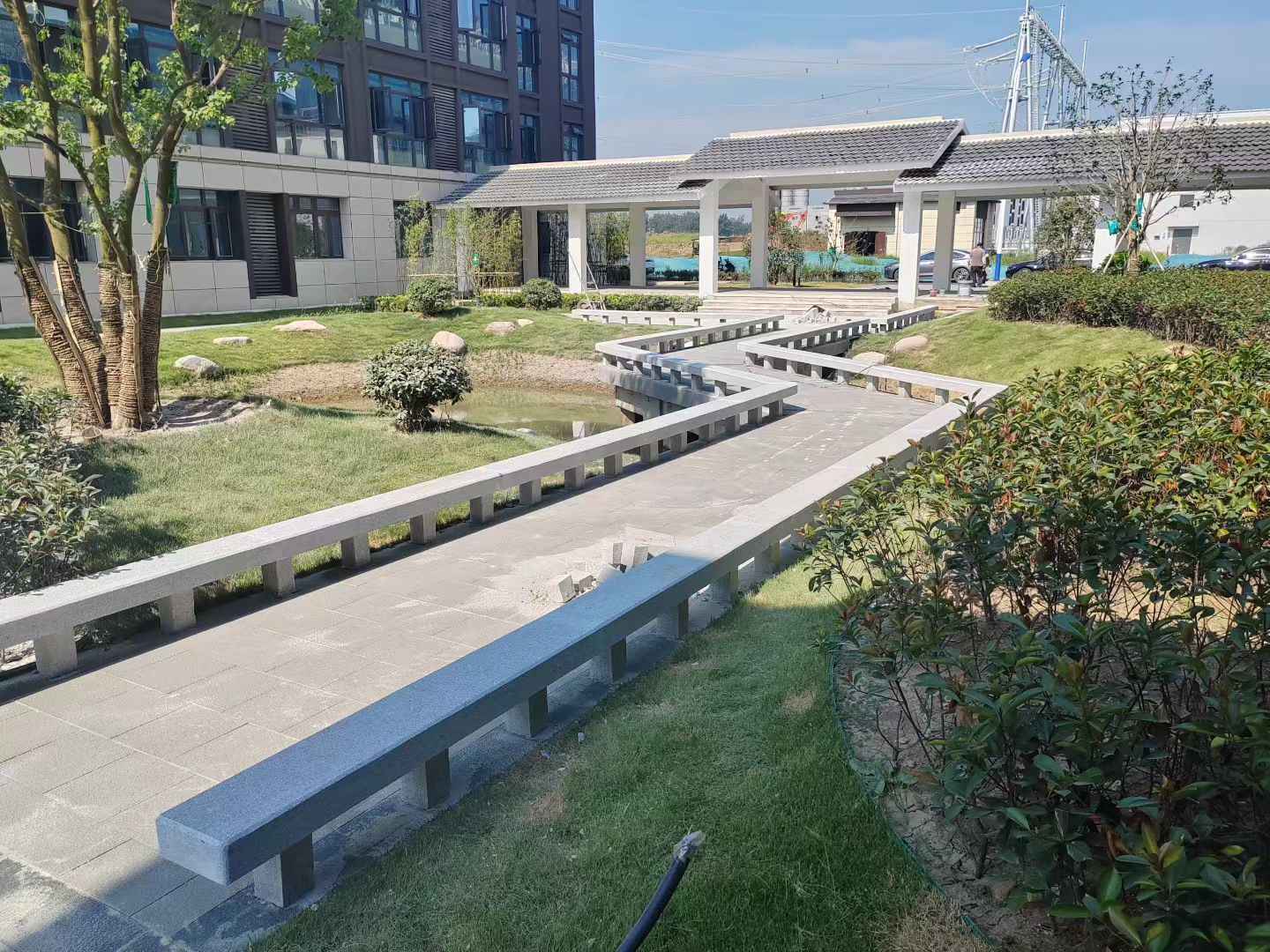 眉山 芝麻灰小区坐凳&栏杆安装效果