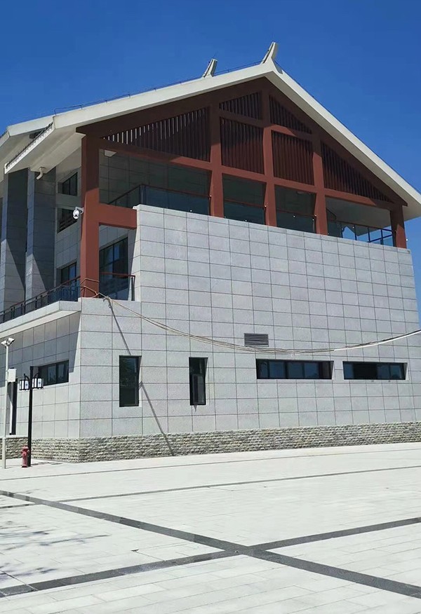 眉山芝麻灰花岗岩在景区地面及墙壁的应用